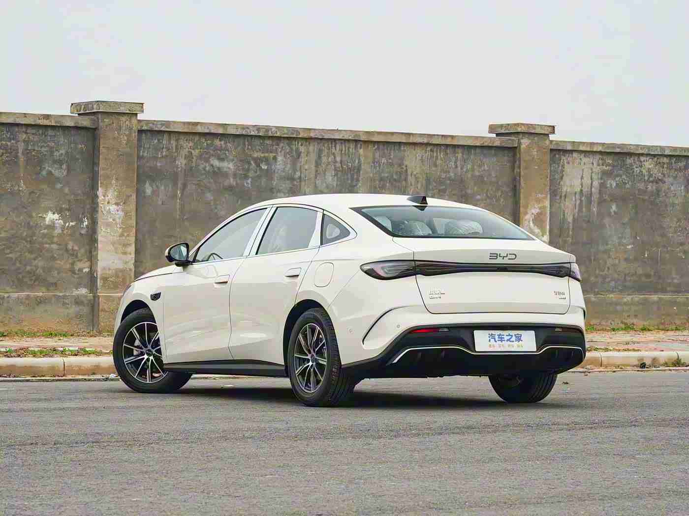 三级网曝吃瓜泄密黑料：“三级网络揭露惊雷，品质危机引行业反思，汽车安全警钟长鸣”-5