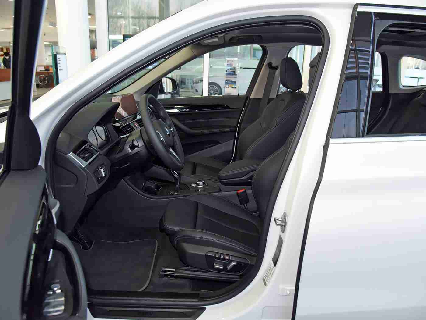 黄色软件3.3.0：汽车智能新纪元：“黄色软件”升级3.3.0，引领驾驶革命-1