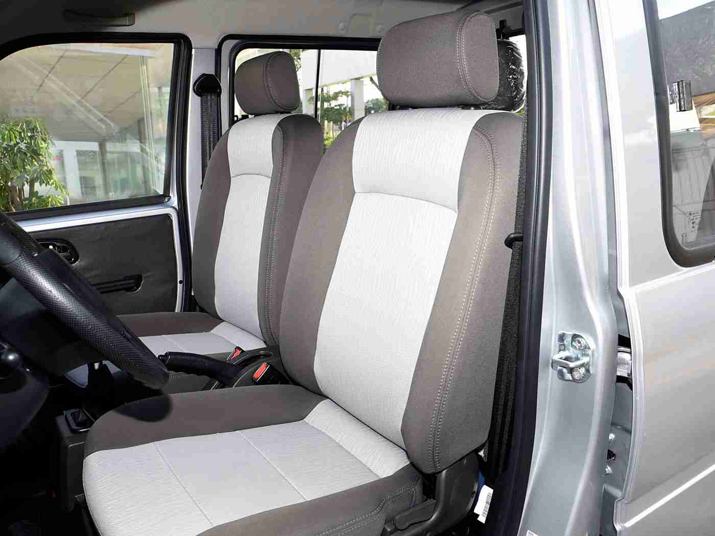 黄色软件每天：新能源汽车助力，智能驾驶引领未来，绿色出行理念深入人心-4