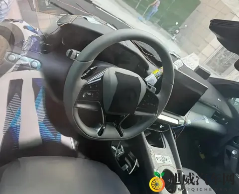 腾势Z敞篷版谍照曝光！网友：工薪族能不能开上？-2