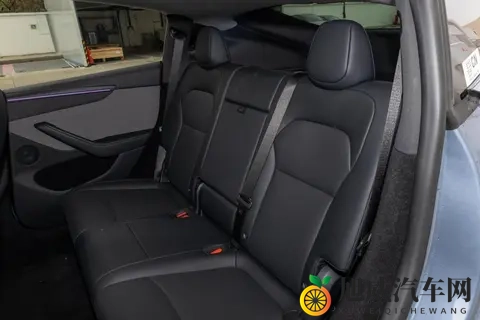 纯电续航821km，支持L2级辅驾，Model Y上新长续航后轮驱动版！-2