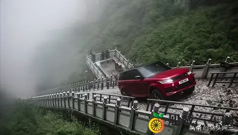 奇瑞风云X3L，挑战天门山失败，我们还是要鼓励一下-1