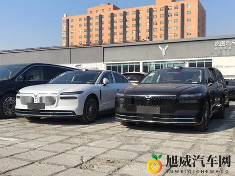 岚图追光L实拍,这气场加上华为智驾,要卖爆的节奏啊-1