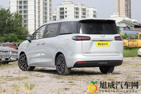五菱星光730 EV 500km豪华型：家用MPV的空间与实用新选择-1