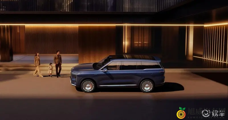 智己LS9：豪华大六座SUV，创新地暖，30万级爆品-1