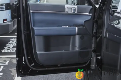 方程豹豹7：带娃出游、通勤、长途自驾，这款SUV都挺好-1