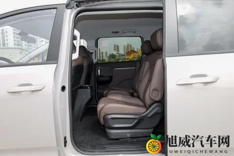 十大黄软：时尚潮流新宠，盘点十大豪华车内饰风采-2