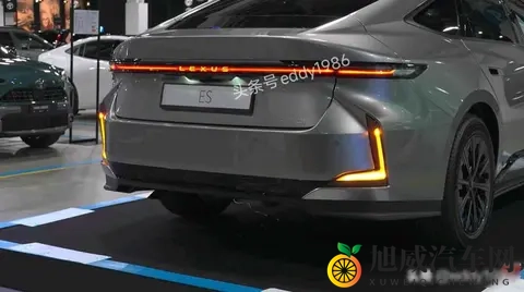 雷克萨斯ES实车现形记，纯电混动双线突围，暗藏玄机的豪华陷阱-3