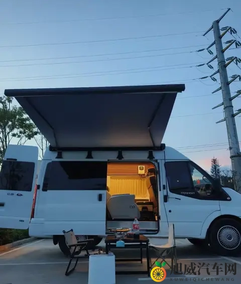 不是买的，是造的！福特全顺改成“小家”的男人，太会玩了！-3