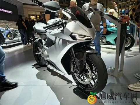 诺顿复活首发之作!曼岛TT传奇后裔Manx R实力几何?-1