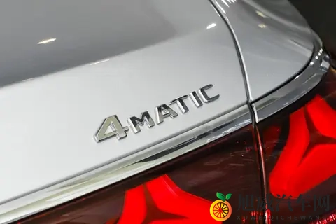 2026款奔驰长轴距E级上市，新增经典版仅售4299万，剑指宝马5系-3