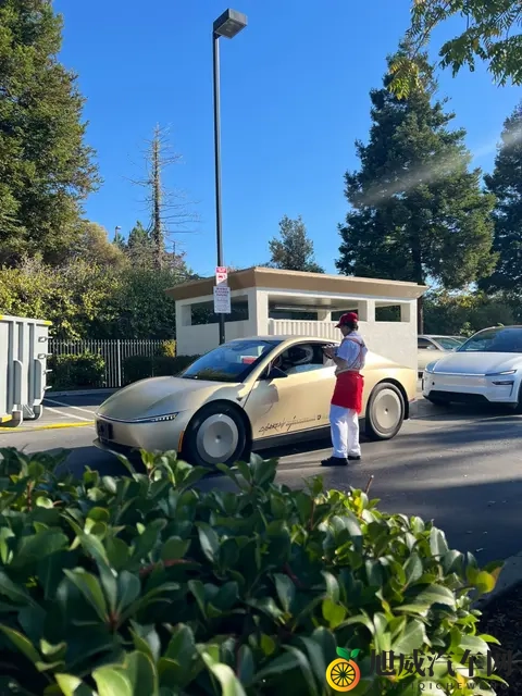 Cybercab亮相进博会,特斯拉:AI技术将加速世界迈向可持续的富足-2