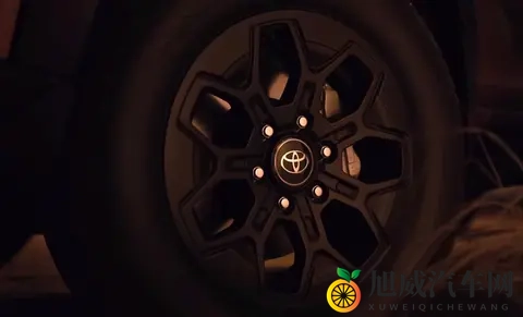 新一代丰田Hilux Travo预告11月10日泰国首发!-1