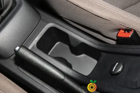 五菱星光730：全家出行好帮手，真7座+三动力+电动滑门-1