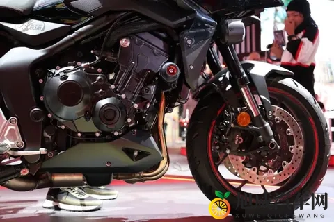 米兰车展丨HONDA CB1000GT 发布，会和自家NT1100冲突？-3