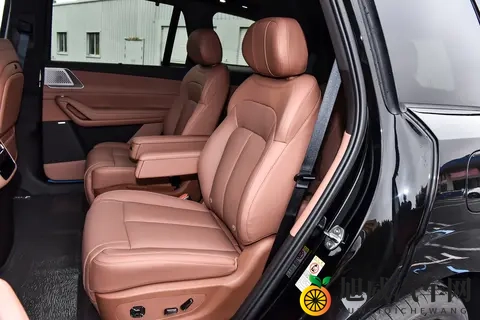 ​​要空间更要性能！腾势N8L DM：20T+三电机，全家出行不将就-3