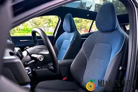 在激战正酣的电动车市场，沃尔沃带来了北欧精灵！试驾沃尔沃EX30-3