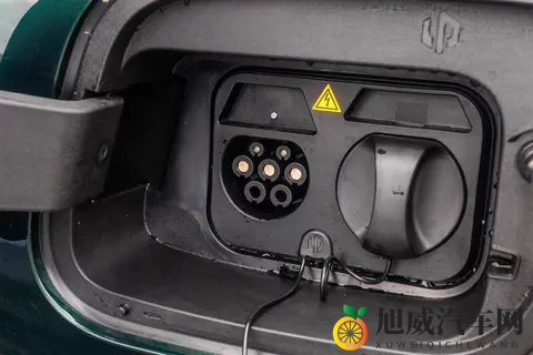 预算20万元以内，想买六座SUV？零跑C16值得一看！-2