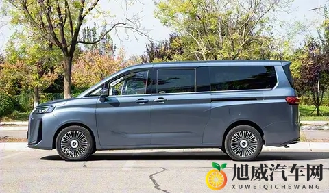 男生被脱得精光玩jiji：汽车新趋势：智驾个性环保未来-1