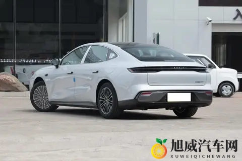 15万内想买高颜值家轿，可以看看这3款，好开也不贵-2