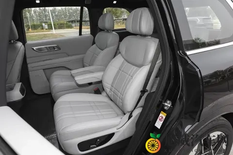 15 分钟快充 + 310km 纯电续航！深蓝 S09，通勤郊游都适配-1