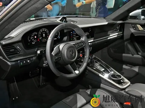25秒破百！新款保时捷911 Turbo S在2025进博会国内首发-2