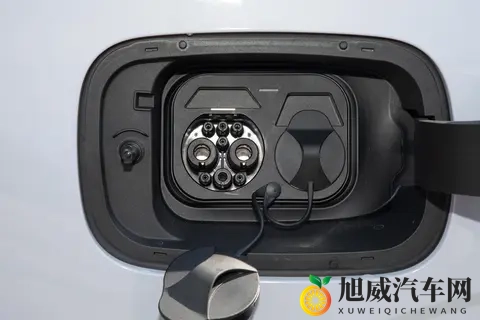 捷途山海L7 PLUS：家用中型SUV的新标杆，旅行小房车-1