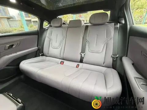 不到14万可买，标配百万底盘+激光雷达，这台央企新车太炸裂了！-1