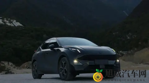 银色领克Z20惊现街头，官方新品还是车主改装？-1