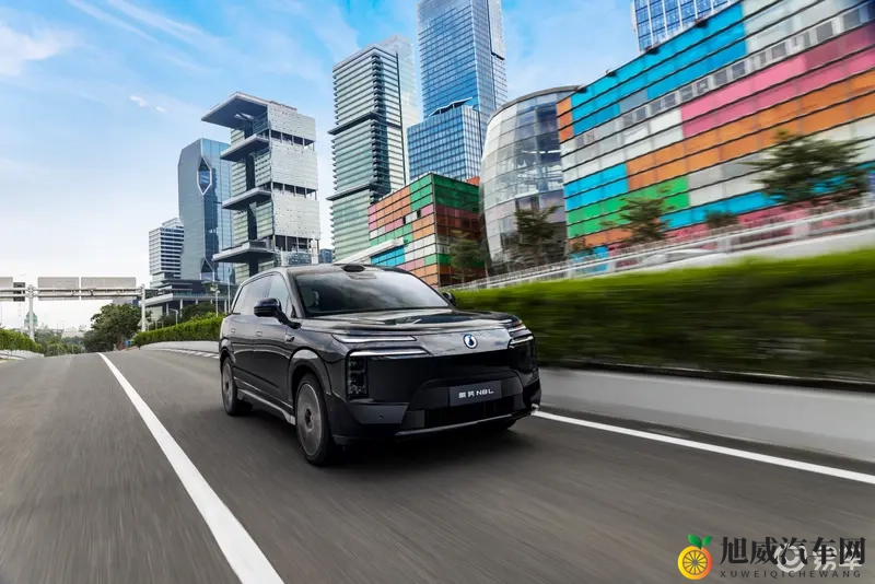 黑人性:汽车设计新秘密:细节打造极致驾驶体验-1