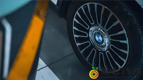 宝马X1:燃油电动双箭齐发,紧凑SUV市场格局生变-1