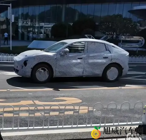 小鹏MONA SUV伪装谍照曝光，计划2026年正式推出-2