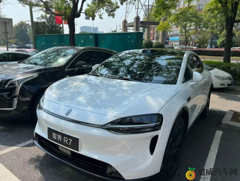 智界R7车主：提车就花一万二开通智驾，使用时车辆总是偏右-1