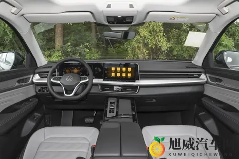 艳女直播广告：美女主播热辣直播，吸睛广告大放送-1