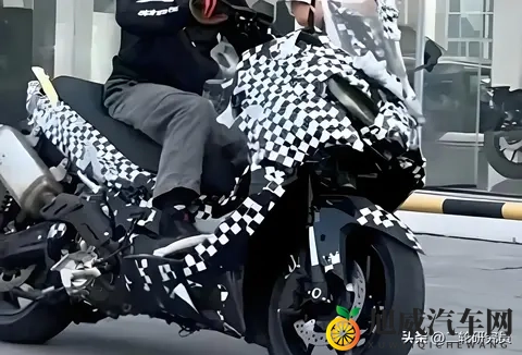 升仕550G杀疯了!5万级踏板竟配TCS+20L油箱,进口车慌了?-1