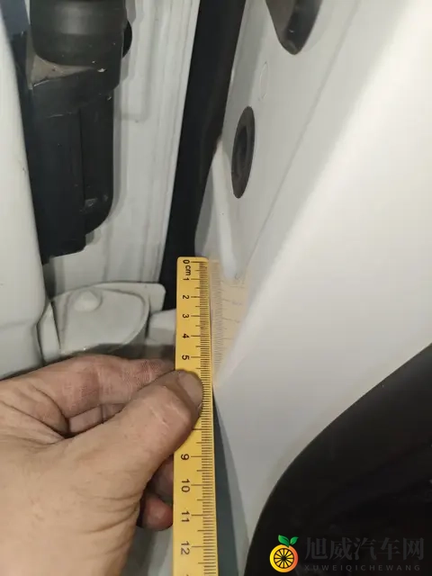 十年老友价,10万拿下准新一手奔驰C级-1