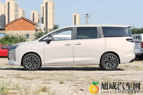 2025 年真七座 SUV 标杆？五菱星光 730：第三排能躺、能装露营装备-1