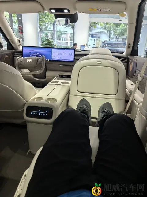 智己LS9实车静态体验，LS7车主哭晕在厕所-1