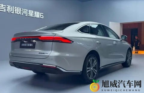 入门60公里纯电续航，星耀6看似鸡肋，但一口价688万起是大招-1