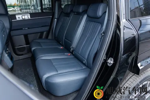 不止于家用，方程豹钛7 2025款 190KM四驱Max版的多元生活探索-3