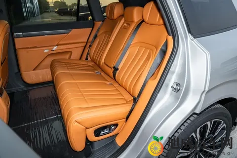 东风eπ008五座版：设计大气、空间宽敞、配置丰富，值得一看-2