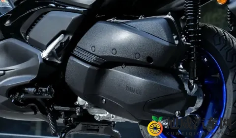 雅马哈发布26款XMAX300踏板车-1