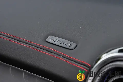 售549万元_降662万元，2026款AMG C 43 4MATIC正式上市-1