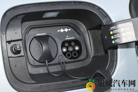 方程豹钛7：适合家用的中大型SUV，方方面面都能打？-3