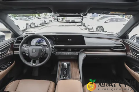 进口皇冠怎么选？299 万至享版碾压 349 万至尊版？-2