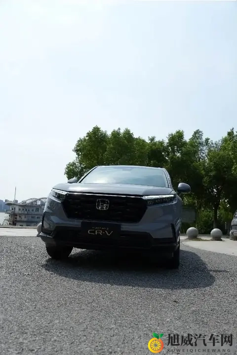 juliaann女教师在办公室:汽车新趋势:办公室里的未来启示,颠覆出行体验-2