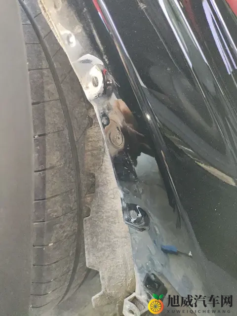 白女人与黑大茎交：汽车新贵：外观独特，性能卓越，配置豪华-3