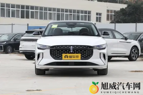 林肯 Z 选燃油还是混动？要燃油尊尚版还是要尊尚混动版的质感？-2