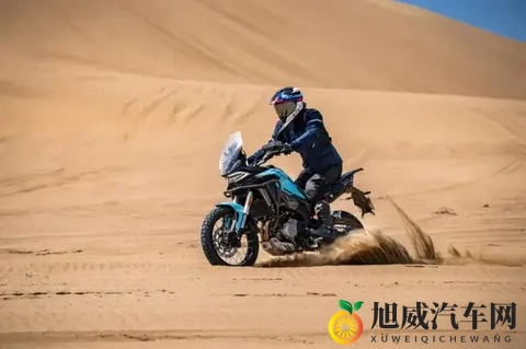 两万出头配齐三箱和双电控，这台国产ADV让春风450MT也紧张？-2