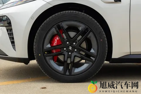 预售1499万元起，标配激光雷达和8295P芯片，这车够硬核吗？-1